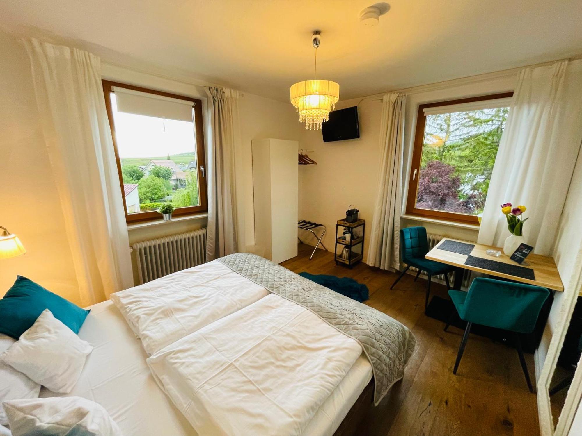 Zum Rayers Cafe-Restaurant & Boutique-Hotel Niederrotweil Room photo