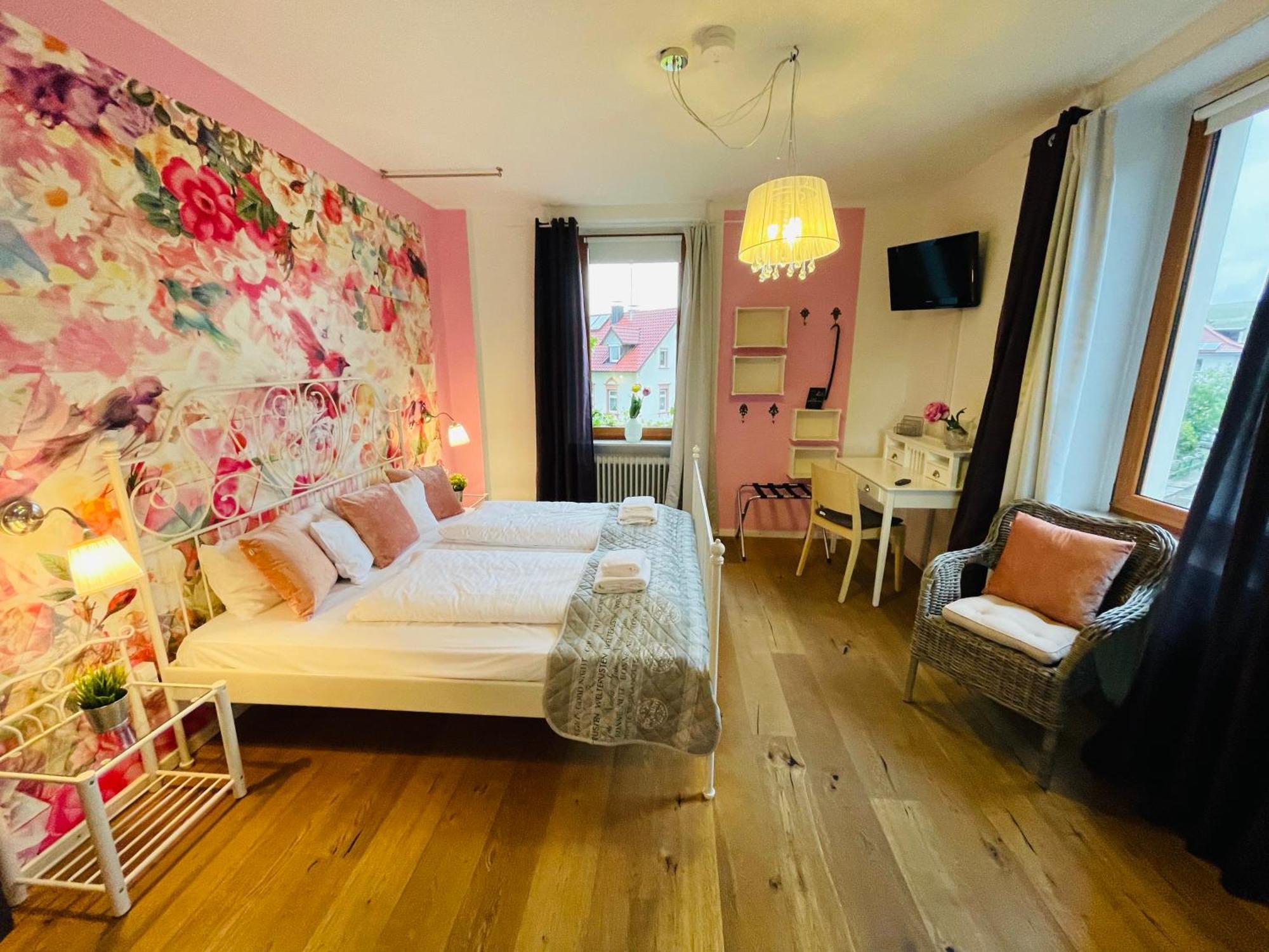 Zum Rayers Cafe-Restaurant & Boutique-Hotel Niederrotweil Room photo